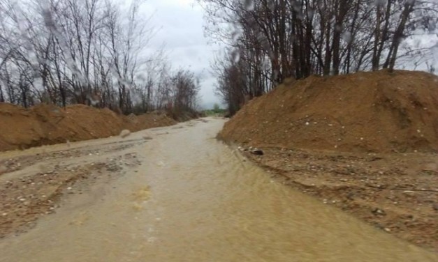 ФОТО: Патот Удово-Јосифово претворен во река!